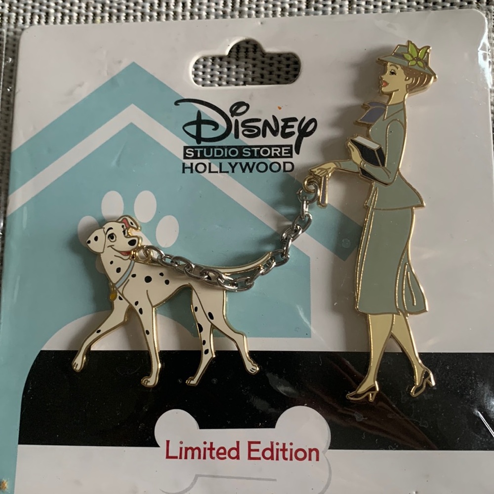Disney Anita & Perdita Walk in the Park LE 300 Pin DSF DSSH 101 Dalmatians